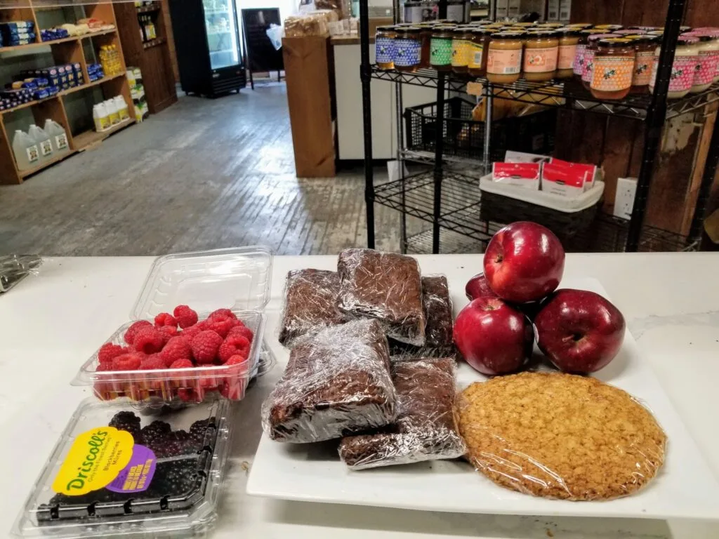 Marché de la CommuneDelivery and take out snacks in the old port