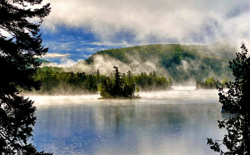magical laurentians lake islands are popular in Quebec