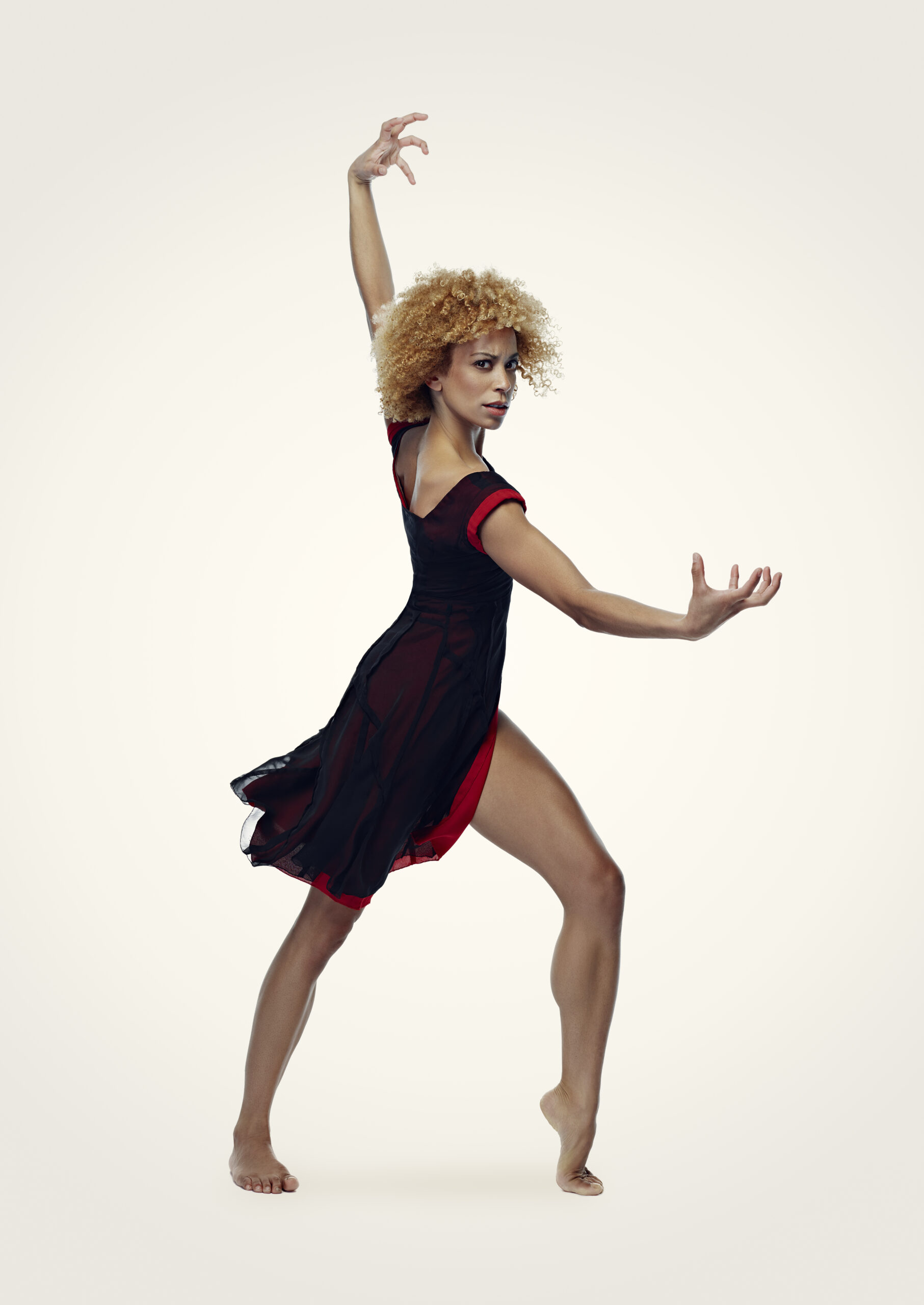 Ephemeral Elegance: CANTATA Plus Exclusive Performances in a Rare Les Grands Ballets Encounter! 4