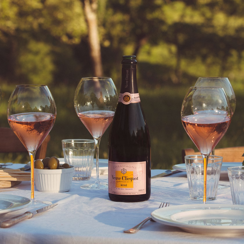 Enjoy Customized Elegance this Spring with Veuve Clicquot Arrow Rosé 2
