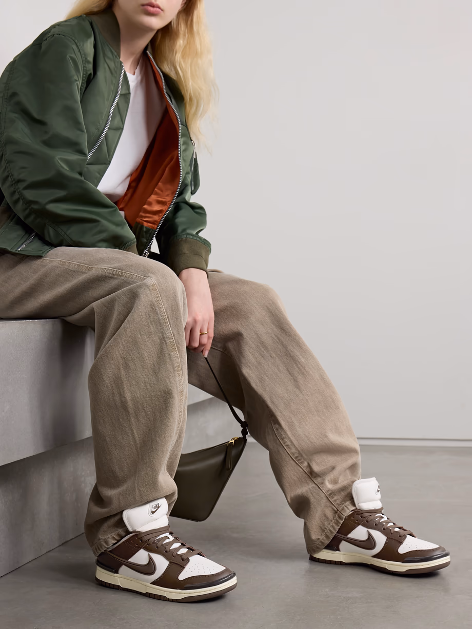 These trendy vintage Dunk low sneakers by NIKE features Sustainable Fashion, Clean Tech, Twist™