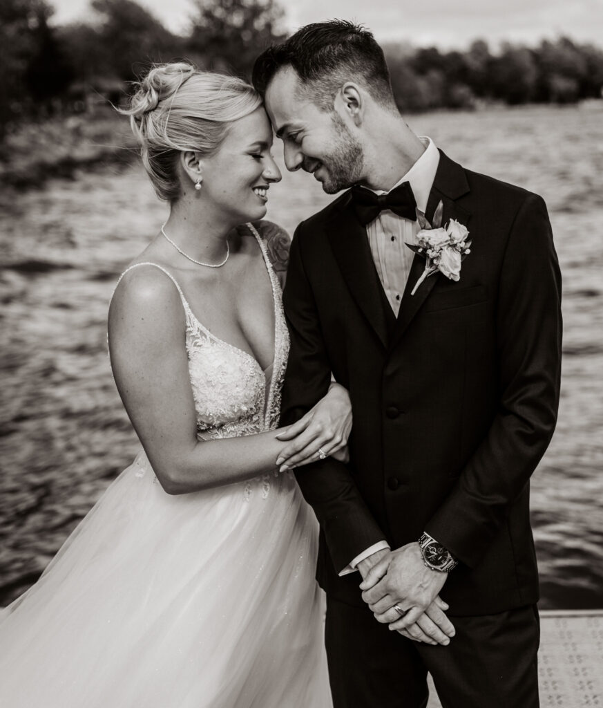 B&W photo, wedding photos montreal, couple photos montreal.