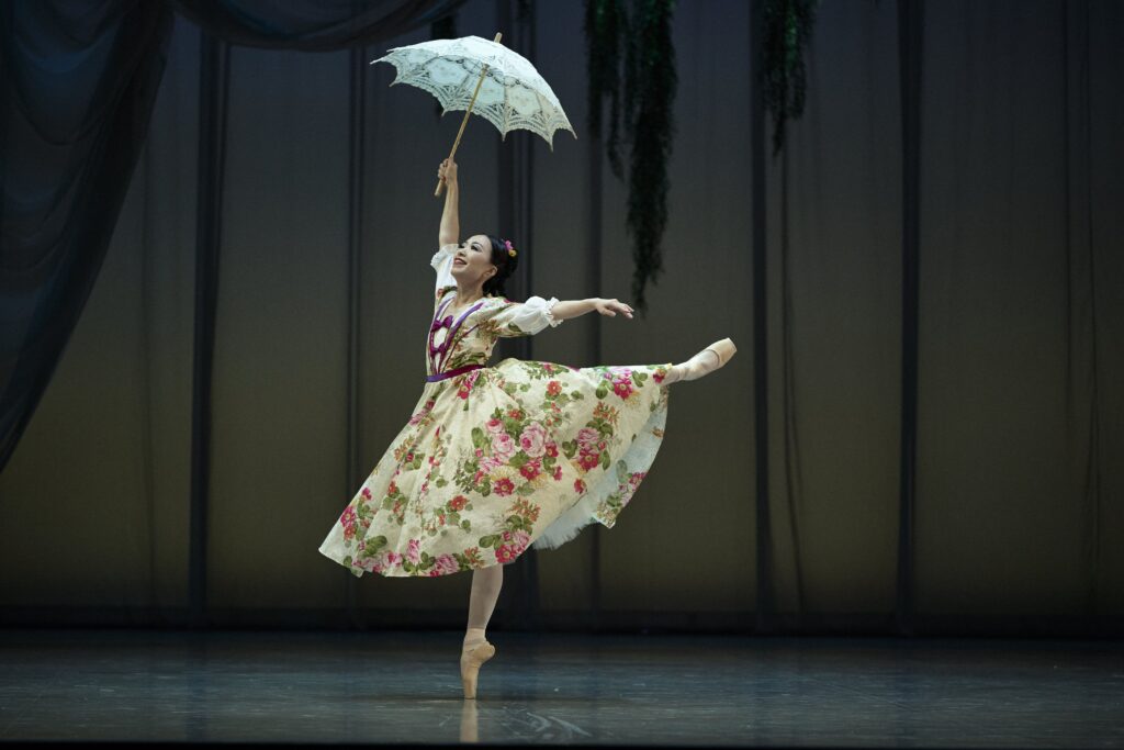 Ballerina performing in La Dame aux camélias by Les Grands Ballets