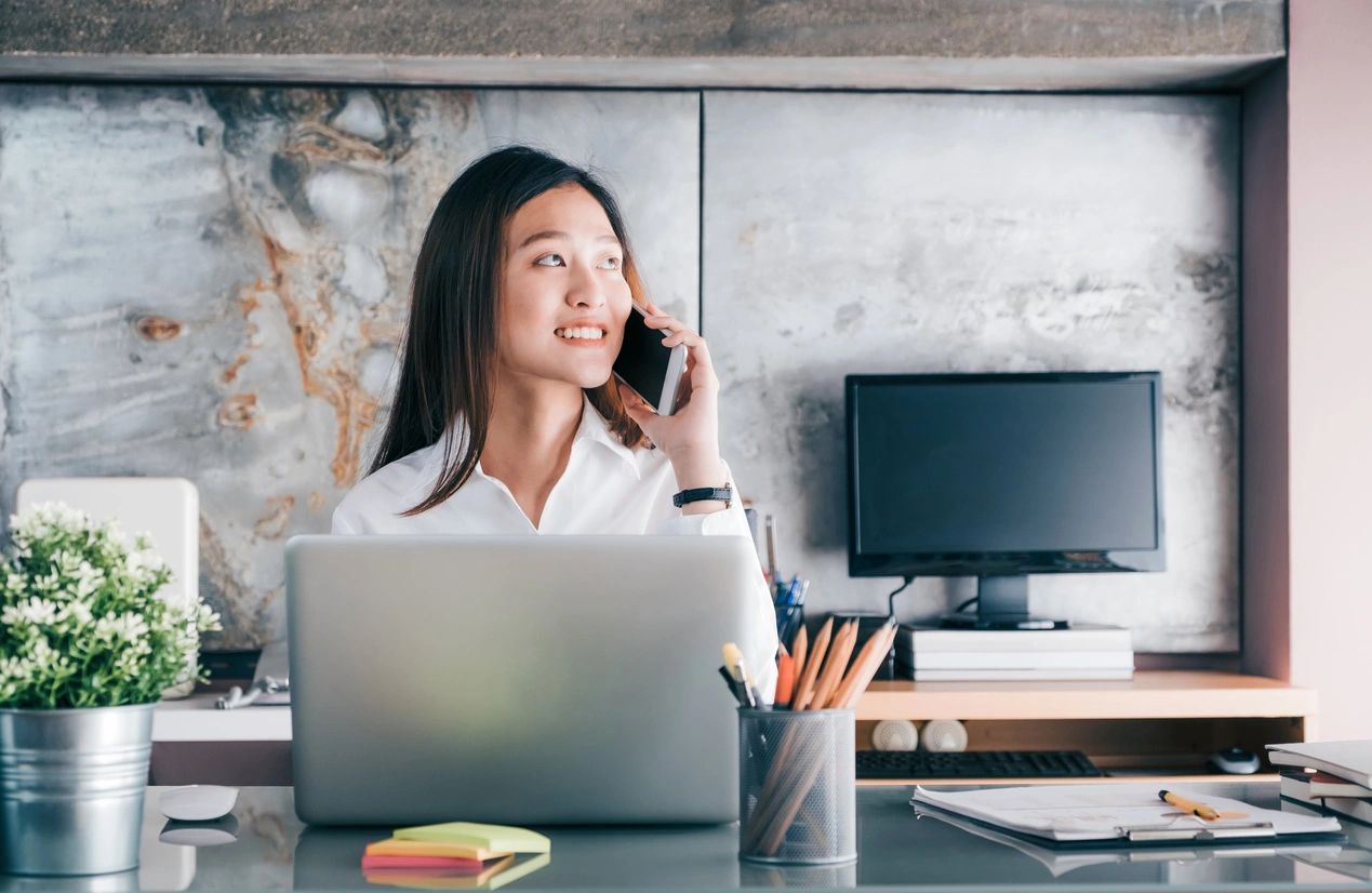 Home office, rented office of co-working. It's easy to work for Arbolus consulting. You chose your time slots.