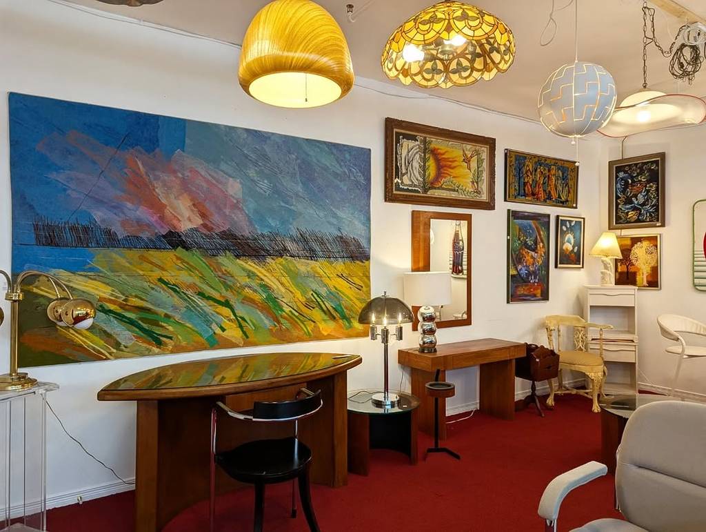 Sud-Ouest antiques: vintage furniture and lamps at Notre-Dame-du-Vintage
