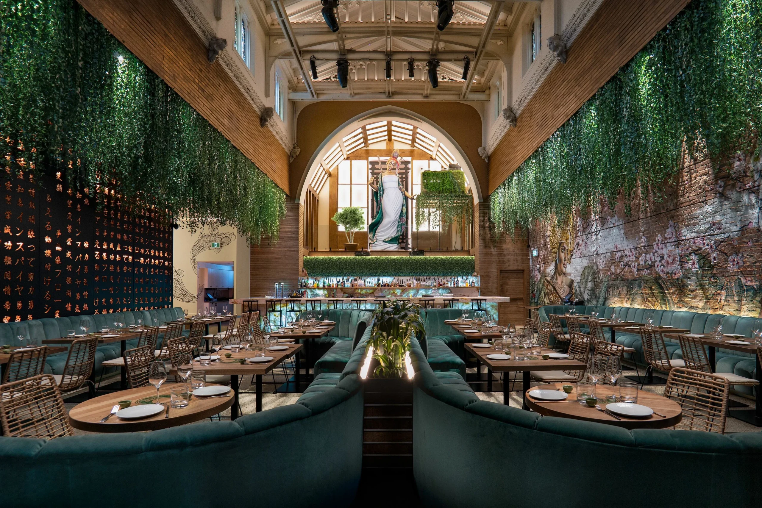 Yoko Luna dining room in Montréal